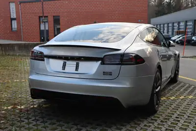 Tesla Model S Plaid 2024 — Berline électrique haute performance, faible kilométrage — Miniatura 17
