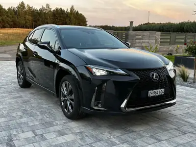 Lexus UX 250h F-Sport — Compact hybride premium, 110'000 km, sans accident — vue extérieure