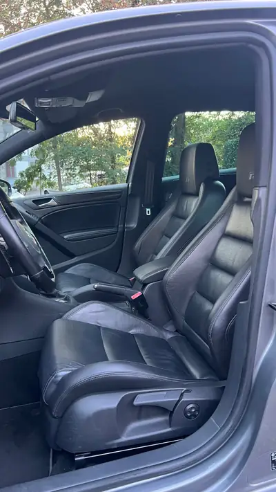 VW Golf 2.0 TSI R Team DSG 4Motion — Sportive polyvalente, 270 ch et traction intégrale — intérieur