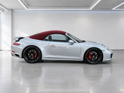 Porsche 911 Carrera 4S Cabriolet — 450 ch turbo, toit rouge, cuir intégral — exterior view