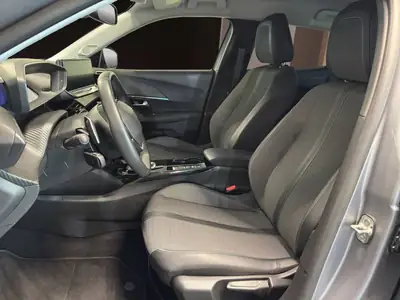 Peugeot 2008 1.2 PureTech Allure Pack — SUV citadin dynamique, boîte auto EAT8 — Detail