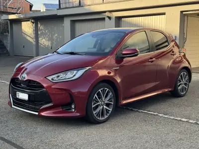 Toyota Yaris 1.5 VVT-i HSD Premium — Hybride économe, 56'000 km seulement — vue extérieure