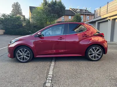 Toyota Yaris 1.5 VVT-i HSD Premium — Hybride économe, 56'000 km seulement — arrière