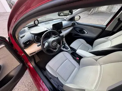 Toyota Yaris 1.5 VVT-i HSD Premium — Hybride économe, 56'000 km seulement — intérieur