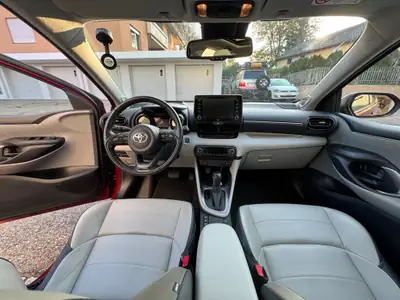 Toyota Yaris 1.5 VVT-i HSD Premium — Hybride économe, 56'000 km seulement — détail