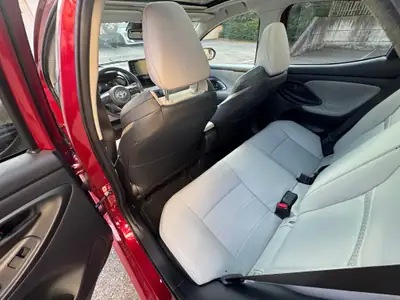 Toyota Yaris 1.5 VVT-i HSD Premium — Hybride économe, 56'000 km seulement — tableau de bord