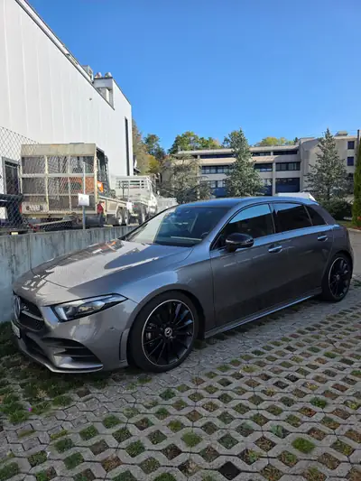 Mercedes-Benz A 180 Night Star AMG Line — Berline sportive, équipée et sans sinistre — exterior view