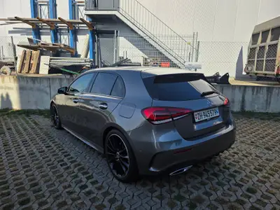 Mercedes-Benz A 180 Night Star AMG Line — Berline sportive, équipée et sans sinistre — side view