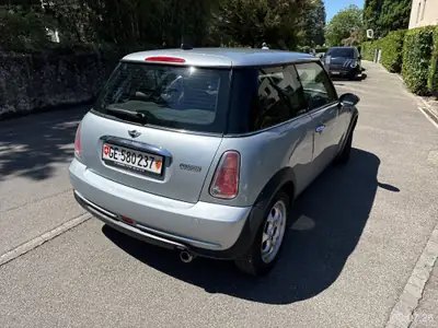MINI Cooper 1.6i — Coupé compact emblématique, 115 ch dynamiques et consommation maîtrisée — côté