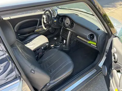 MINI Cooper 1.6i — Coupé compact emblématique, 115 ch dynamiques et consommation maîtrisée — tableau de bord