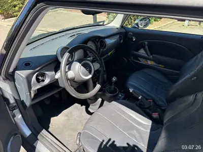 MINI Cooper 1.6i — Coupé compact emblématique, 115 ch dynamiques et consommation maîtrisée — intérieur