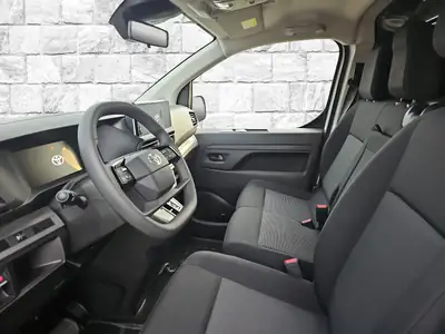 Toyota Proace EV 75kWh Medium — Fourgon électrique 350 km d'autonomie, parfait pour les professionnels — Armaturenbrett