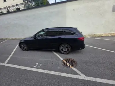Mercedes-Benz C 400 AMG Line 4Matic — Break sportif, 333 ch et traction intégrale — side view