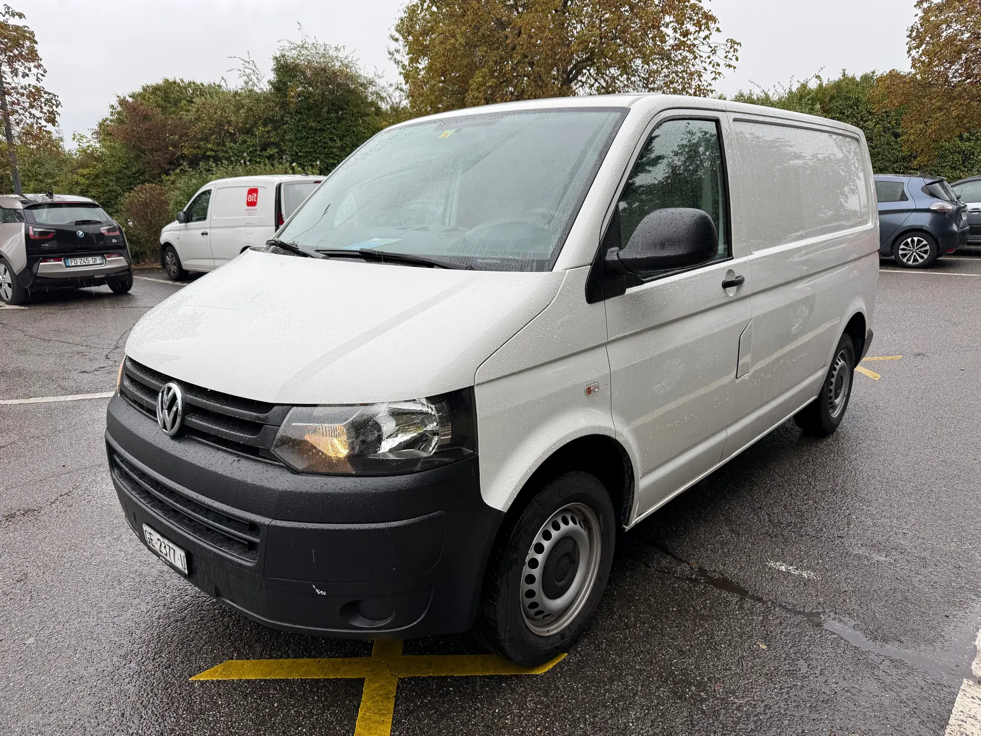 VW T5 2.0 TDI — Utilitaire polyvalent, moteur éprouvé et services à jour
