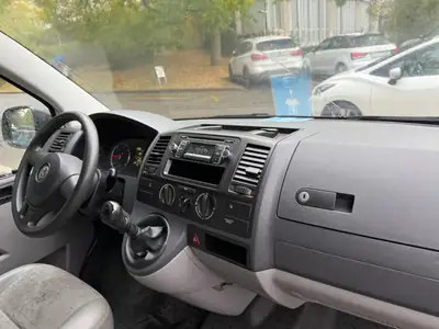 VW T5 2.0 TDI — Utilitaire polyvalent, moteur éprouvé et services à jour — détail
