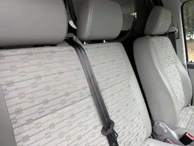 VW T5 2.0 TDI — Utilitaire polyvalent, moteur éprouvé et services à jour — intérieur