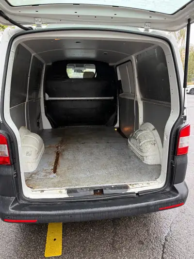 VW T5 2.0 TDI — Utilitaire polyvalent, moteur éprouvé et services à jour — Miniature 7
