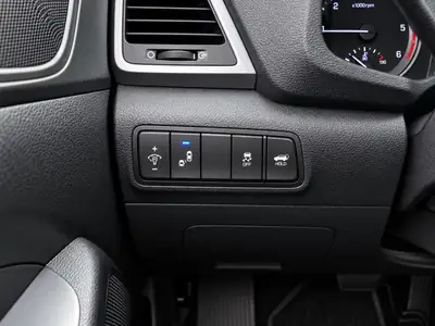 Hyundai Tucson 2.0 CRDI Vertex 4WD — SUV robuste, garantie 24 mois et équipements premium — Miniatur 15