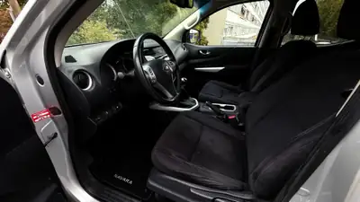 Nissan Navara Double Cab Acenta — Pick-up 4WD robuste, 73000 km, sans sinistre — Miniatura 11
