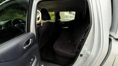 Nissan Navara Double Cab Acenta — Pick-up 4WD robuste, 73000 km, sans sinistre — Miniatura 13