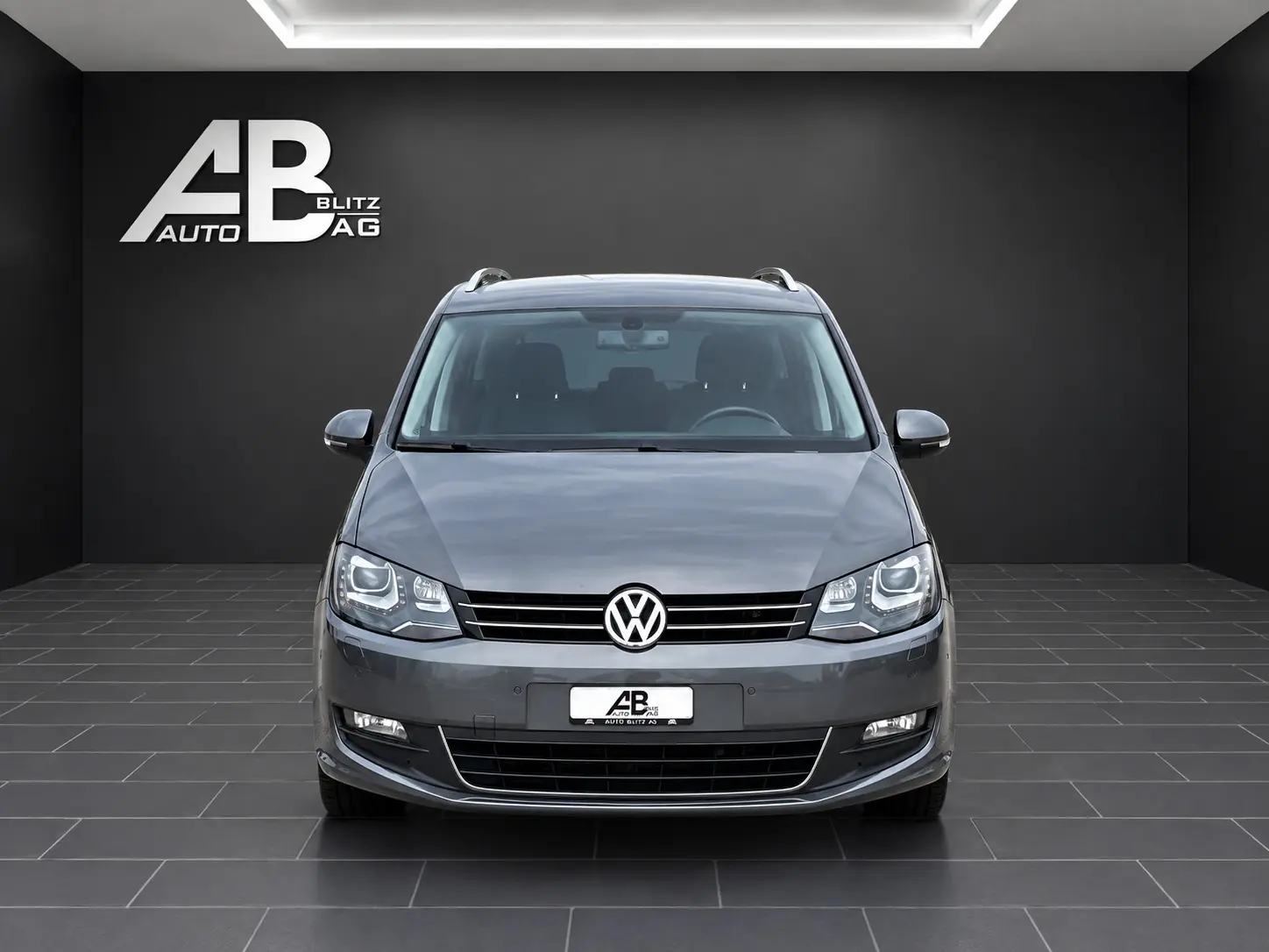 VW Sharan 2.0 TSI 200 PS — Monospace 7 places, design gris élégant, équipement premium