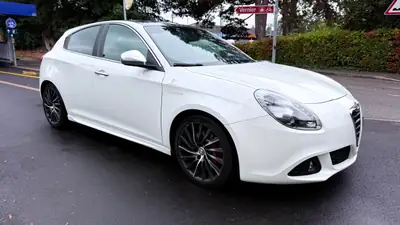 Alfa Romeo Giulietta 1750 TBi Quadrifoglio Verde — Sportive italienne affûtée, 235 ch — Heckansicht