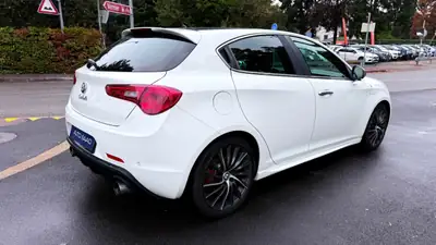 Alfa Romeo Giulietta 1750 TBi Quadrifoglio Verde — Sportive italienne affûtée, 235 ch — Armaturenbrett
