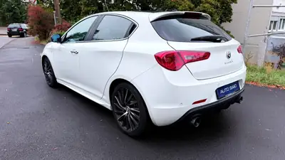 Alfa Romeo Giulietta 1750 TBi Quadrifoglio Verde — Sportive italienne affûtée, 235 ch — Detail
