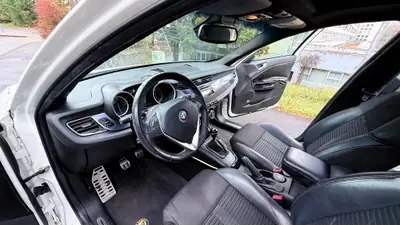 Alfa Romeo Giulietta 1750 TBi Quadrifoglio Verde — Sportive italienne affûtée, 235 ch — Miniatur 11