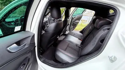 Alfa Romeo Giulietta 1750 TBi Quadrifoglio Verde — Sportive italienne affûtée, 235 ch — Miniatur 12