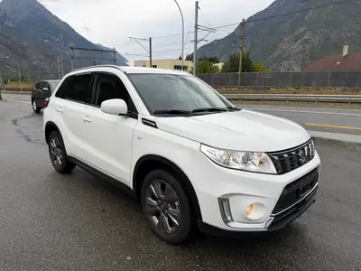 Suzuki Vitara 1.4 Boosterjet — SUV compact automatique, 19 300 km seulement — tableau de bord