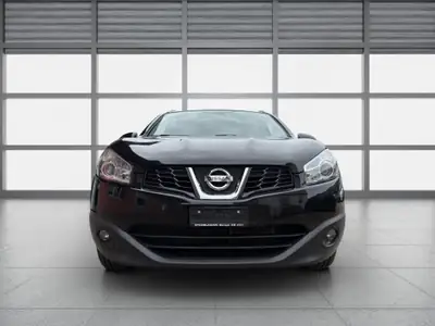 Nissan Qashqai 2.0 4WD Tekna XTronic — SUV polyvalent, transmission automatique CVT, entretien récent — côté