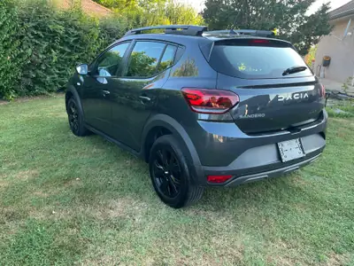 Dacia Sandero 1.0 TCe Stepway Expression — Citadine polyvalente, toit ouvrant électrique, faible kilométrage — rear view