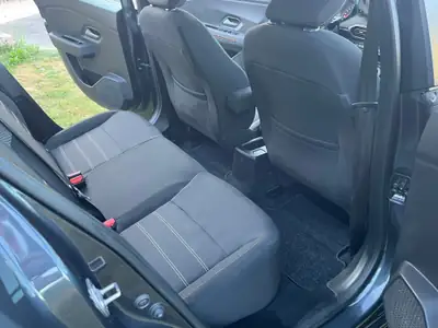 Dacia Sandero 1.0 TCe Stepway Expression — Citadine polyvalente, toit ouvrant électrique, faible kilométrage — detail