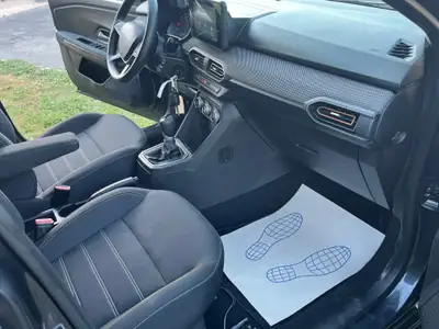 Dacia Sandero 1.0 TCe Stepway Expression — Citadine polyvalente, toit ouvrant électrique, faible kilométrage — dashboard