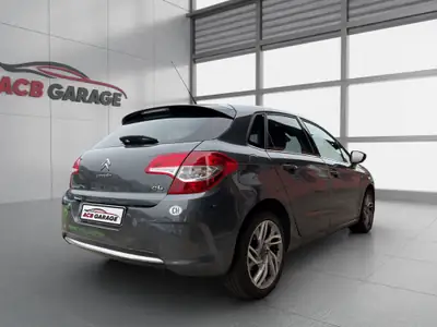 Citroën C4 Berline 1.6 THP Séduction — Élégance urbaine et transmission automatique — tableau de bord