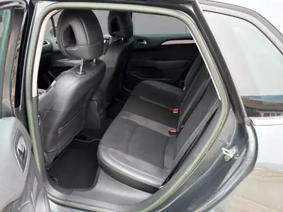 Citroën C4 Berline 1.6 THP Séduction — Élégance urbaine et transmission automatique — Miniature 9