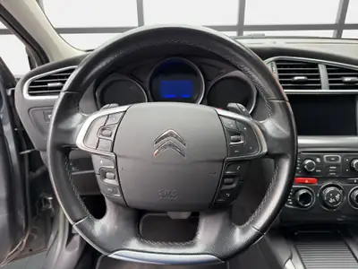 Citroën C4 Berline 1.6 THP Séduction — Élégance urbaine et transmission automatique — Miniature 8
