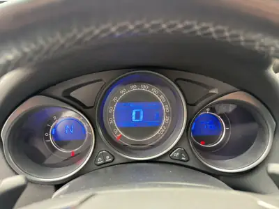 Citroën C4 Berline 1.6 THP Séduction — Élégance urbaine et transmission automatique — Miniature 11