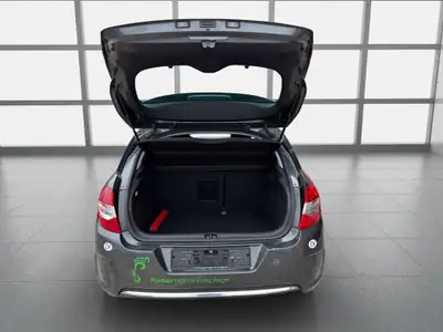 Citroën C4 Berline 1.6 THP Séduction — Élégance urbaine et transmission automatique — Miniature 12