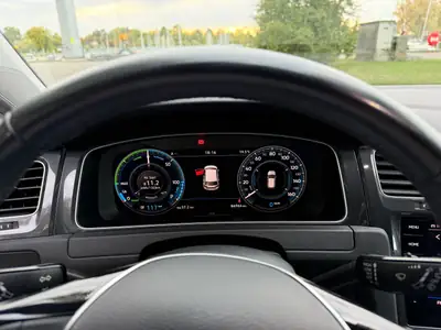 VW Golf e-Golf 2020 — Électrique performante, batterie optimale, première main — Detail