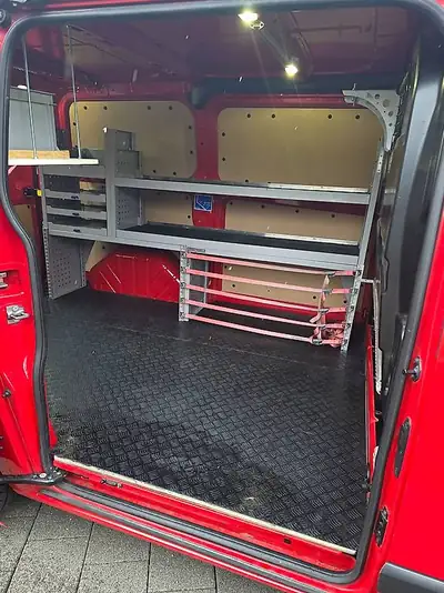 Ford Transit Custom 2.0 TDCi 130 PS — Utilitaire fiable, première main, 171'000 km — rear view