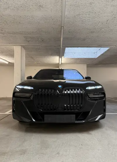 BMW 740d xDrive — Berline de prestige hybride diesel, 78'000 km seulement — Seitenansicht