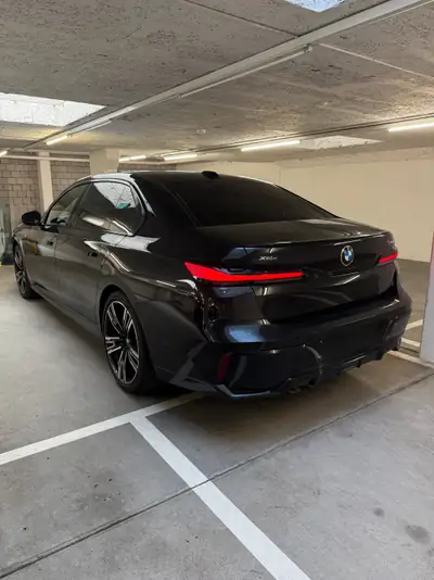 BMW 740d xDrive — Berline de prestige hybride diesel, 78'000 km seulement — Heckansicht
