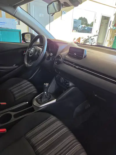 Mazda 2 1.5 Challenge — Citadine fiable, 64 000 km, sans sinistre — dashboard