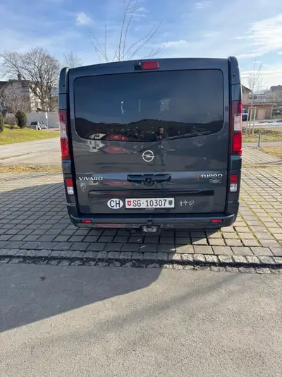 Opel Vivaro 1.6 CDTI Tourer — Van familial 7 places, diesel économique et spacieux — rear view