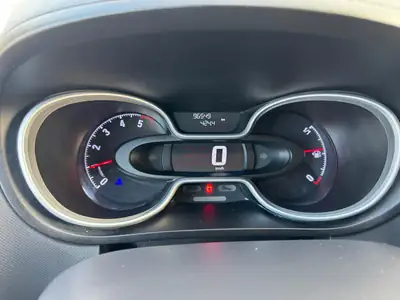 Opel Vivaro 1.6 CDTI Tourer — Van familial 7 places, diesel économique et spacieux — interior
