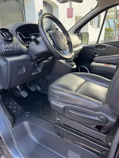 Opel Vivaro 1.6 CDTI Tourer — Van familial 7 places, diesel économique et spacieux — detail
