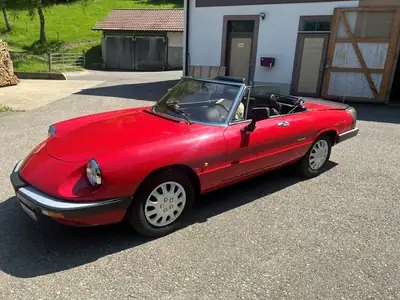Alfa Romeo Spider 2.0 — Cabriolet légendaire, 105'000 km, rouge classique — side view