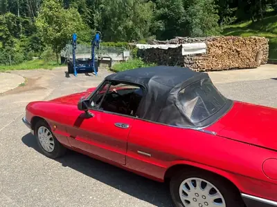 Alfa Romeo Spider 2.0 — Cabriolet légendaire, 105'000 km, rouge classique — exterior view
